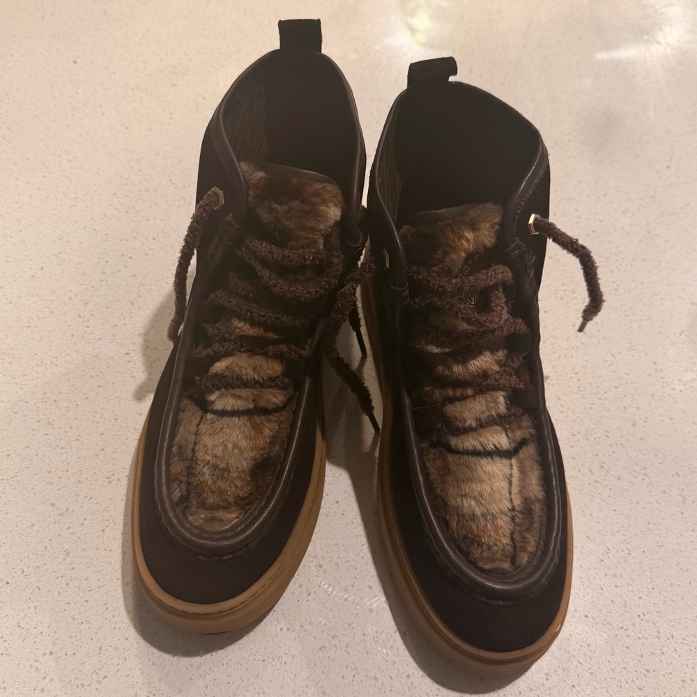 Cole Haan Suede Faux Fur Lace Up Ankle Chukka Boot Dark Brown Gum Sole Sz 8.5